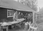 Kökspersonal i lägret för andra spaningsdivisionen vid övning i Rommehed, 1936. Sex stycken militärer vid ett kök.