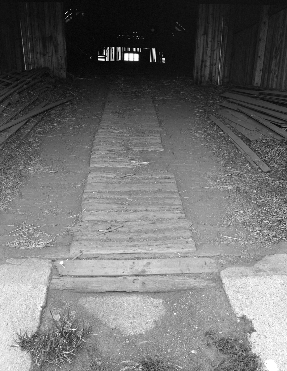 Ringsaker, Åshøgda, Nyhushøgda 235, Seberg gård, låvebru.