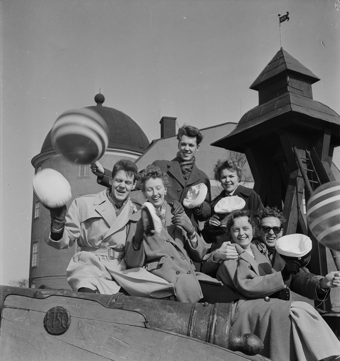 Studentliv - sista aprilfirande, Slottsbacken, Uppsala 1956