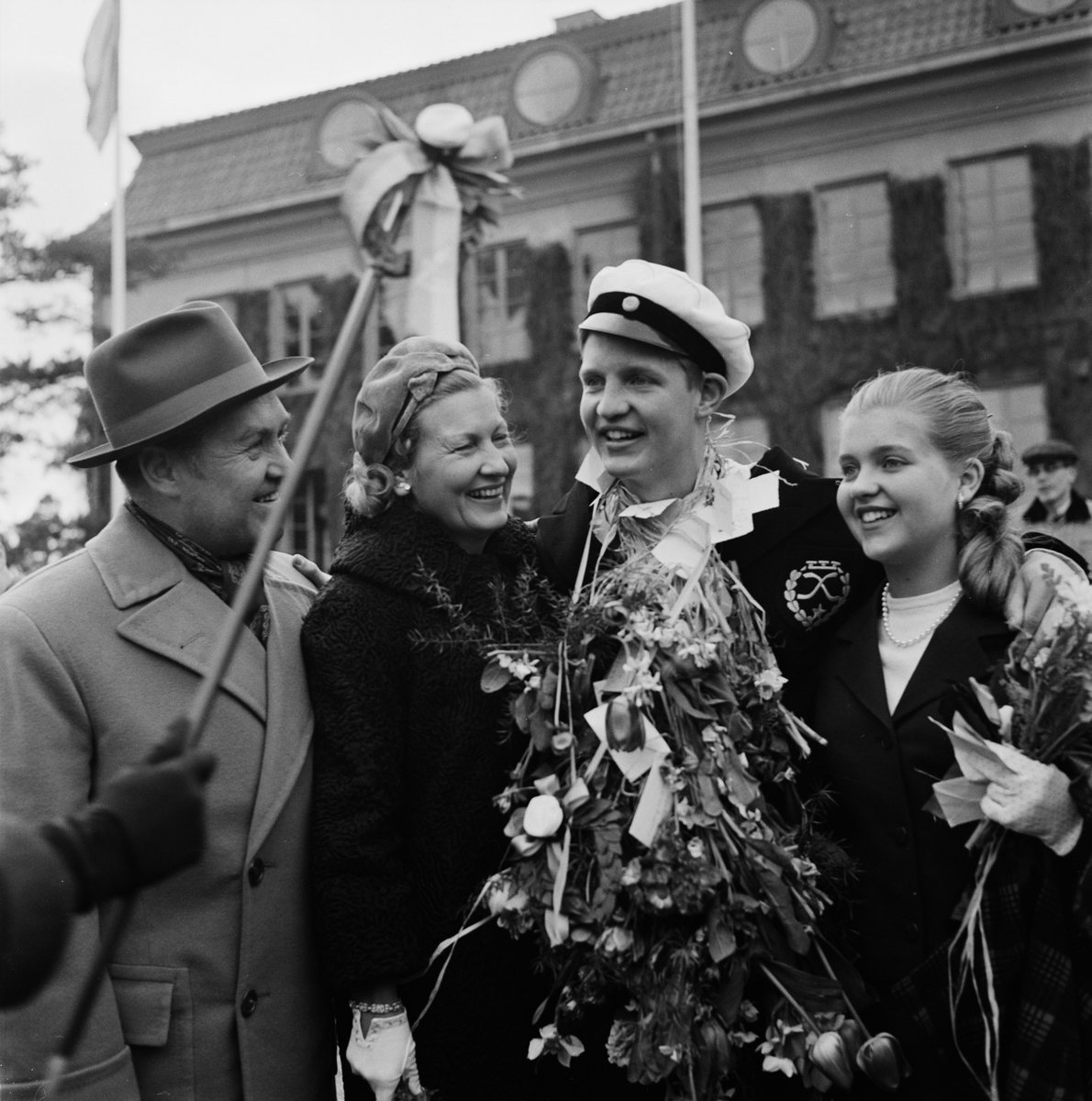 Jussi och Anna-Lisa Björlings son Lars tar studentexamen, Sigtuna 6 maj 1958