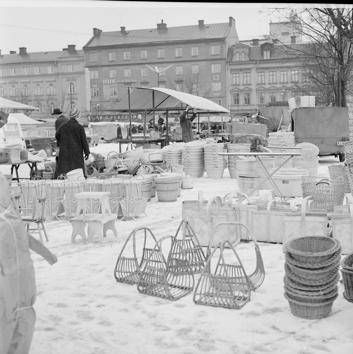 Distingsmarknad, korgförsäljning på Vaksala torg, Uppsala 1964