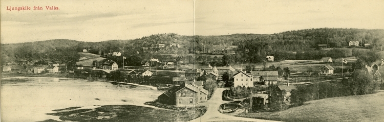 Enligt Bengt Lundins noteringar: "Ljungskile från Valås. Panoramabild".