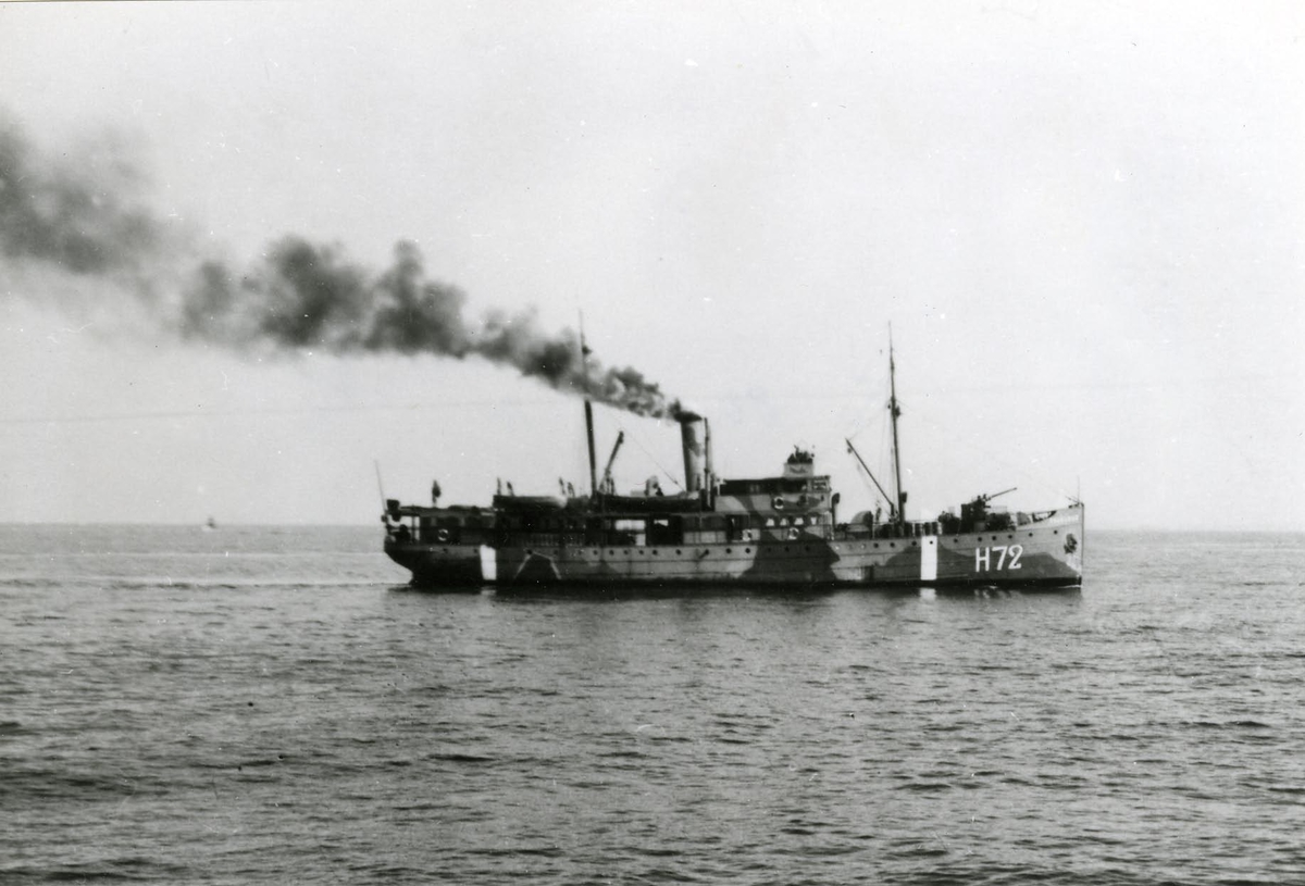 Hjälplogementfartyget H 72 (Tjelvar) på Västkusten 1944.