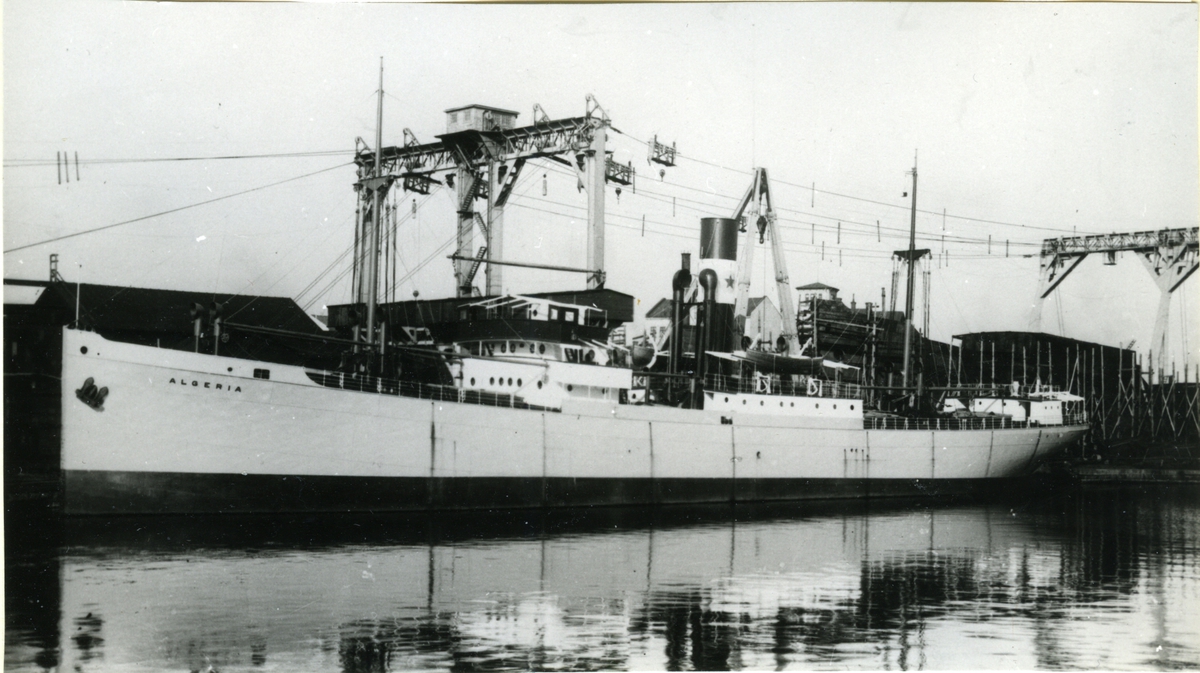 Ägare:/1921-43/: Rederi A/B Svenska Lloyd. Hemort: Göteborg.