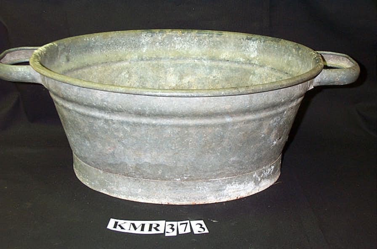 Form: oval

