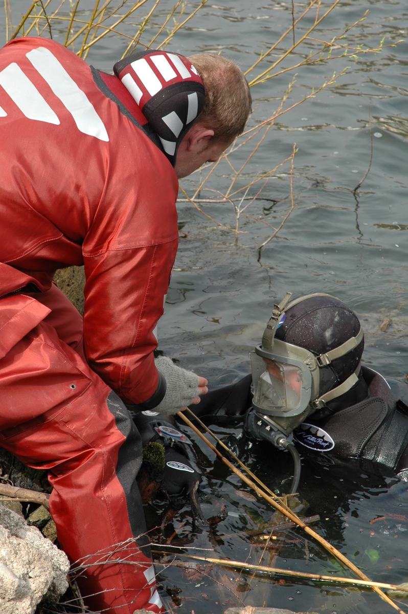 Marinarkeologer på Lilla Essingen maj 2005.
Andreas Olsson
Patrik Höglund