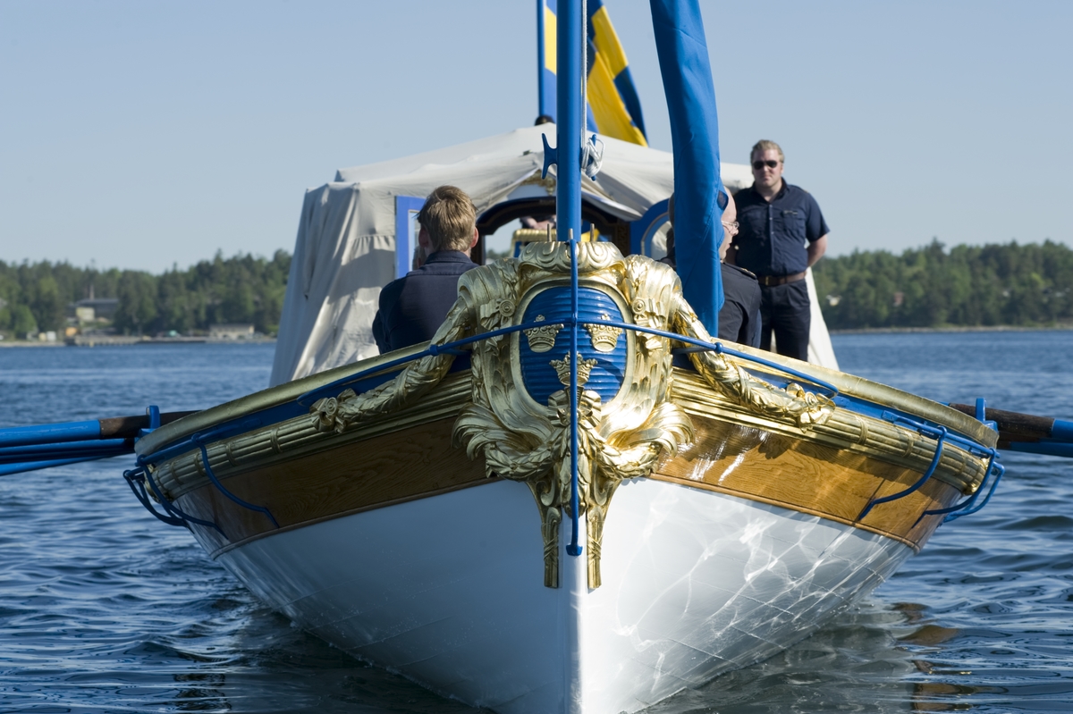 Övning att ro Vasaorden inför bröllopet mellan Kronprinsessan Victoria och Daniel Westling, vid Berga örlogsbas 2010.