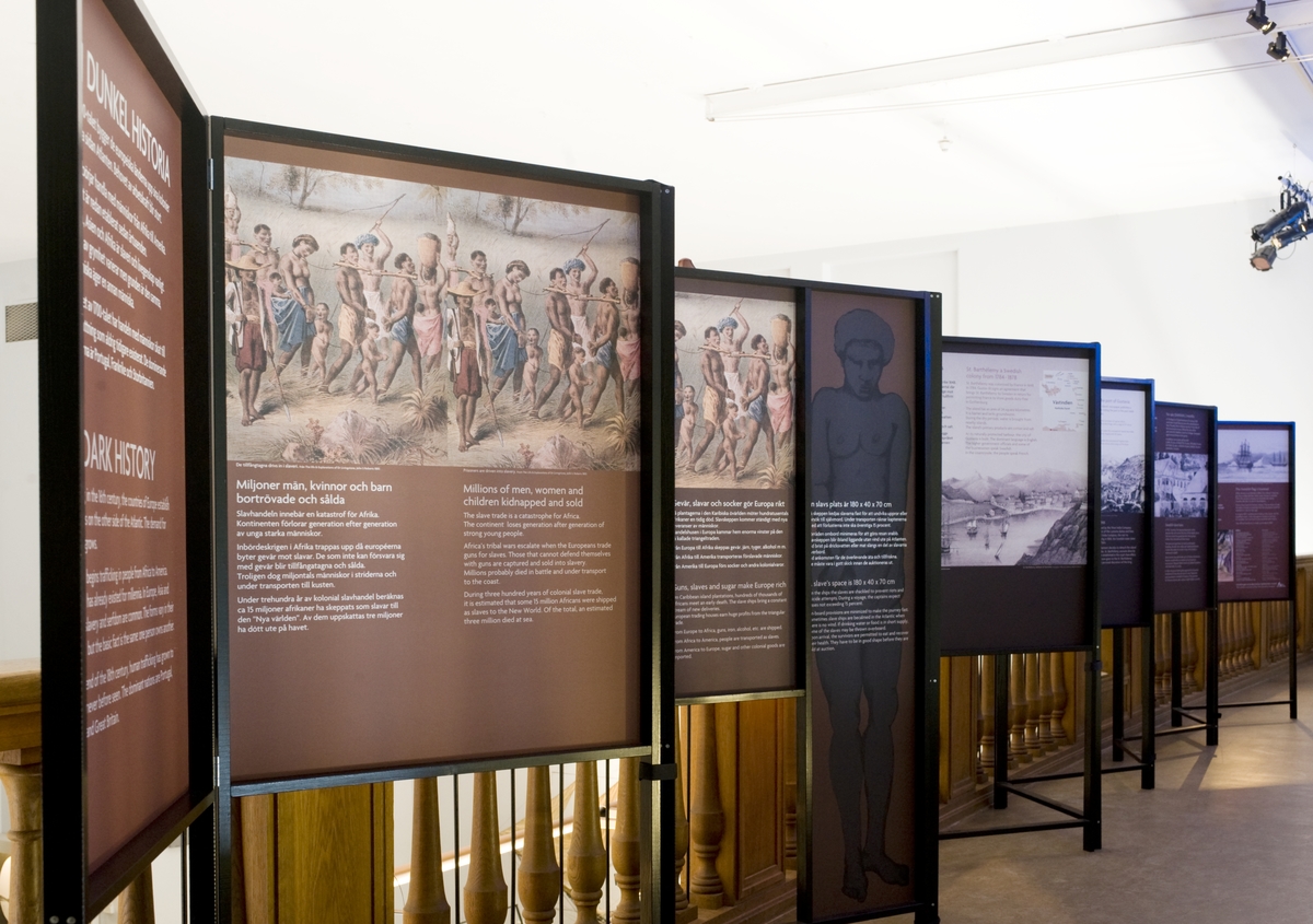 Vandringsutställning "En dunkel historia"  om den transatlantiska slavhandeln.