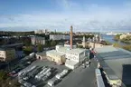 Bilder från Cementas depå vid Liljeholmen i Stockholm. En samtidsdokumentation gjord av Arkivarie Eva Hult och fotograf Anneli Karlsson. Bilderna är tagna under att antal besök på/kring området och inne i fabriken. Bider från en resa med Cementas fartyg Östanvik hör samman med dessa bilder från depån.