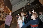 Familjevisning på Vasamuseet med ombordstigning
