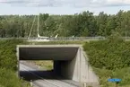 Segelbåt över akvedukten vid Kungs Norrby.