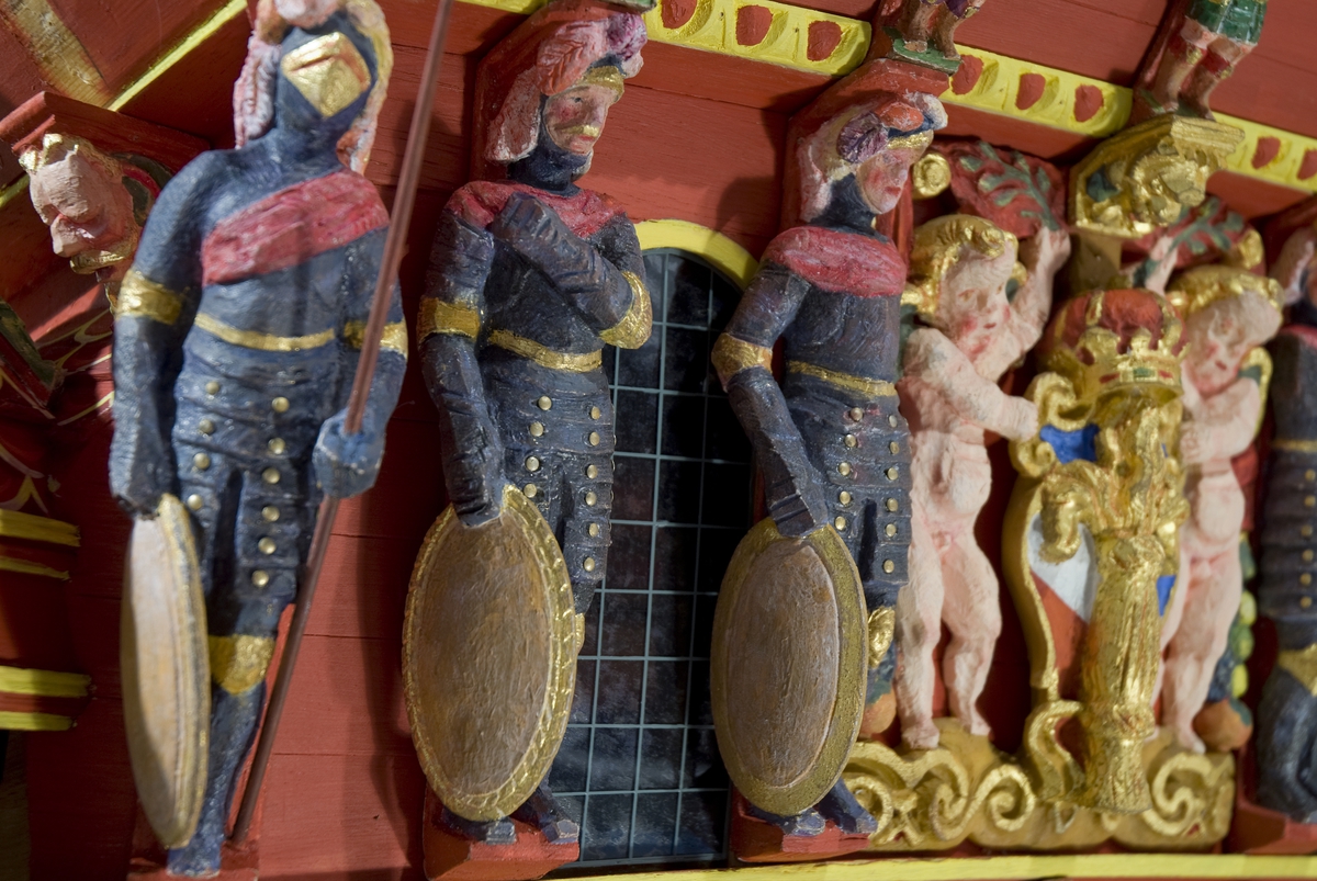 Skulpturer på Vasa-modellen efter målning.