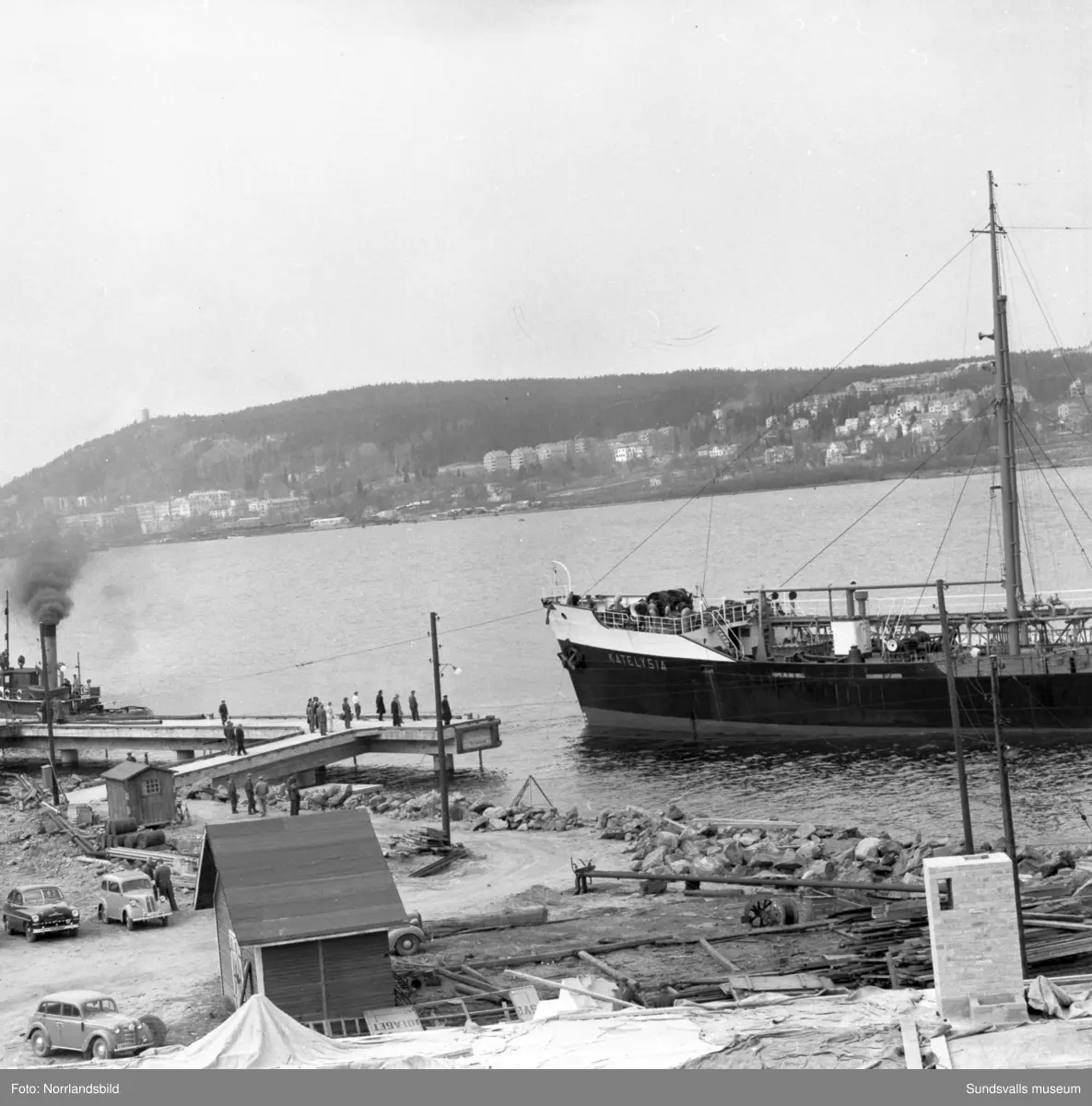Massor av bilder på tankbåten Katelysia vid Vindskärsvarv. Exteriörer, interiörer, kapten, kabyss, maskinrum med mera.