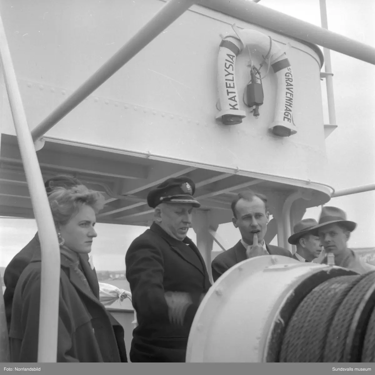 Massor av bilder på tankbåten Katelysia vid Vindskärsvarv. Exteriörer, interiörer, kapten, kabyss, maskinrum med mera.