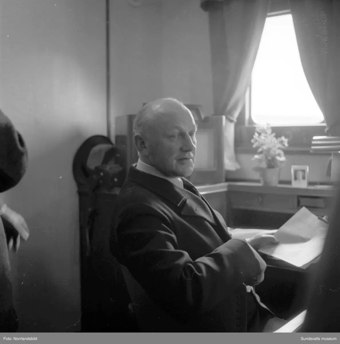 Massor av bilder på tankbåten Katelysia vid Vindskärsvarv. Exteriörer, interiörer, kapten, kabyss, maskinrum med mera.