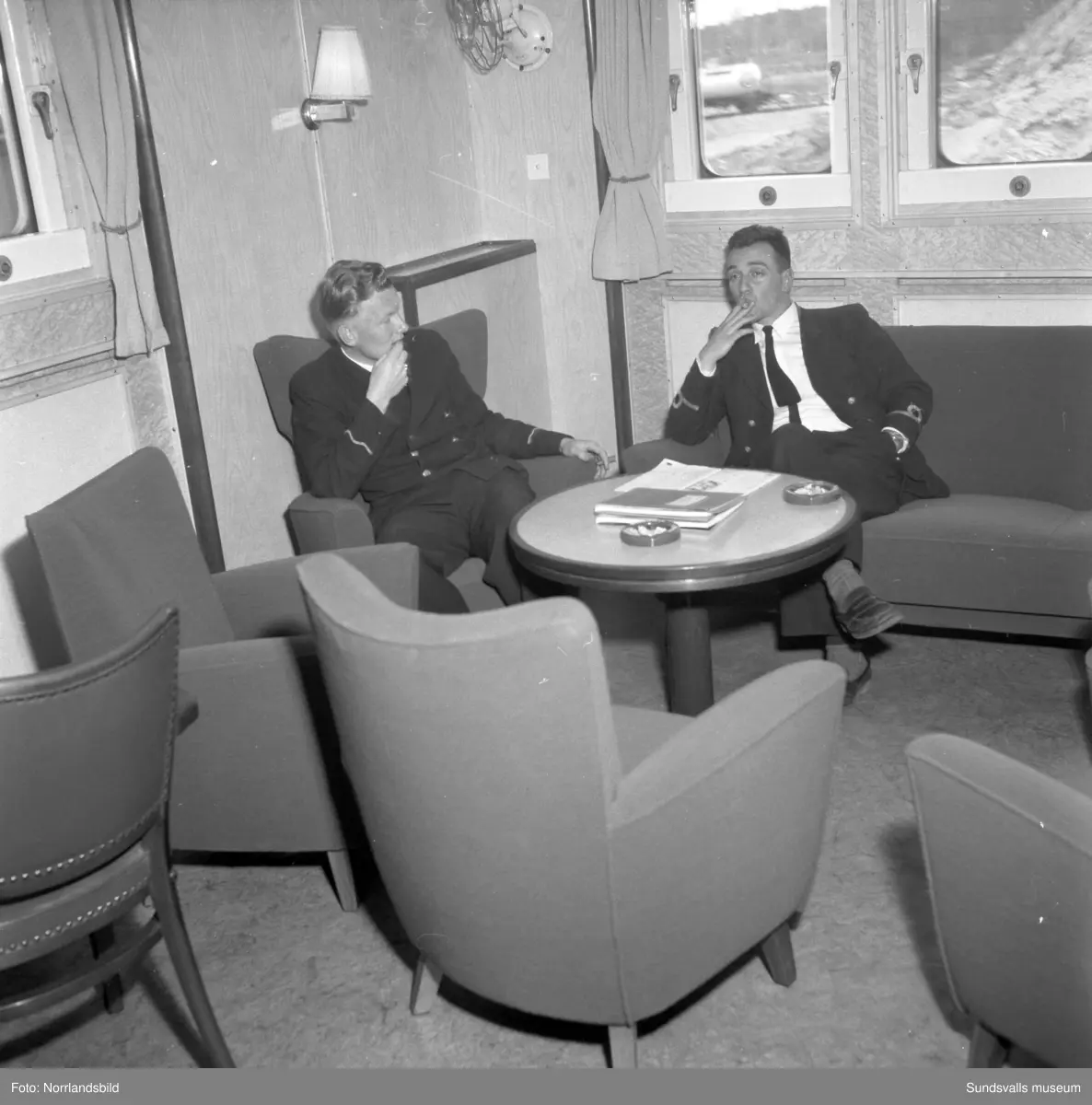 Massor av bilder på tankbåten Katelysia vid Vindskärsvarv. Exteriörer, interiörer, kapten, kabyss, maskinrum med mera.
