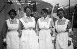 Postkort med de første sykepleierne på hospitalskipet "Vikin