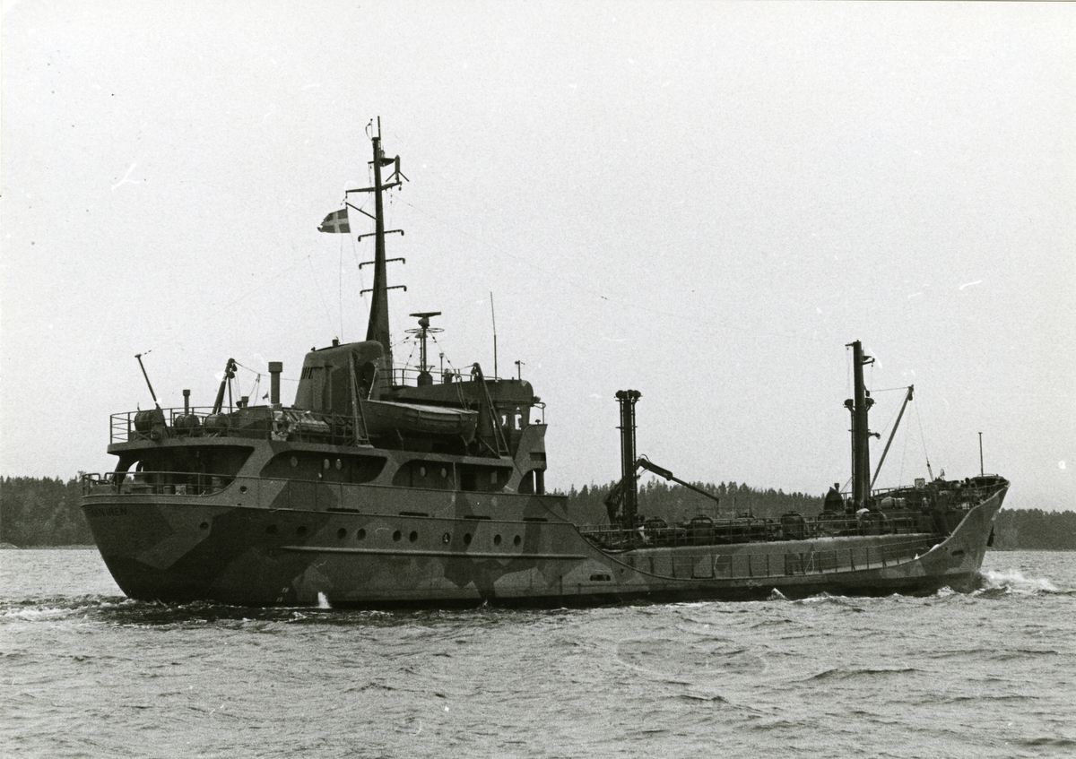 HMS Brännaren efter ombyggnaden. Inköpt från Västtyskland i mars 1972. Ska ersätta marinens tankfartyg Oljaren.