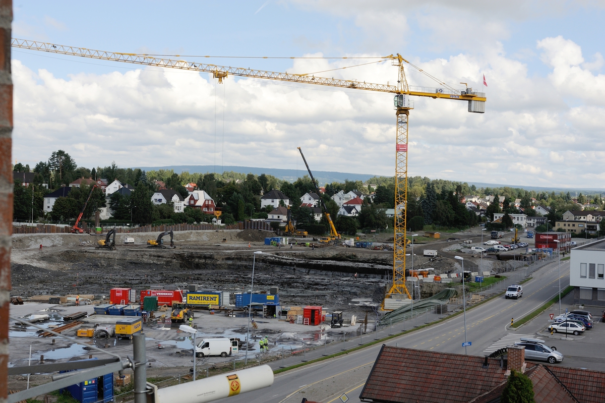 Utbyggingen av CC-stadion, byggeplass, anleggs virksomhet, byggekraner ...