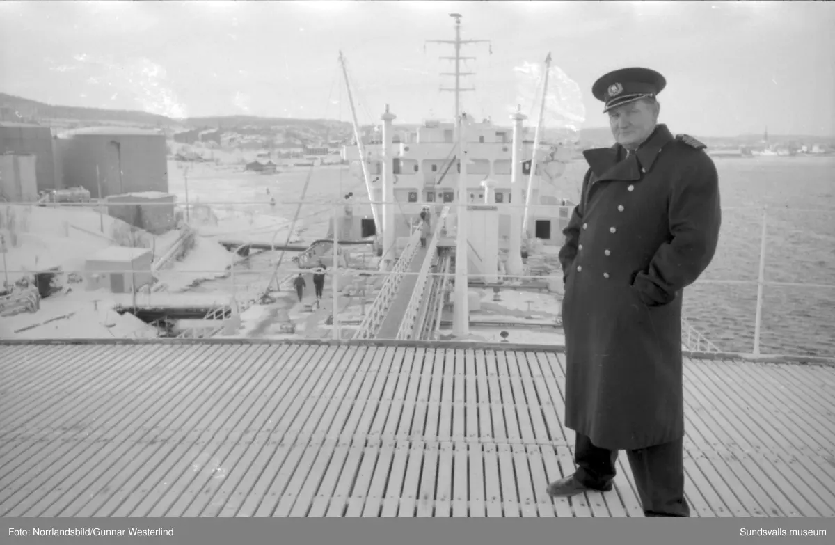 OK:s nya tankfartyg Okeanos med kapten Erik Manvall.