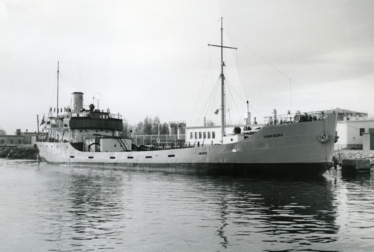 Ägare:/1941-56/: Rederi AB Ragne. Hemort: Västervik.