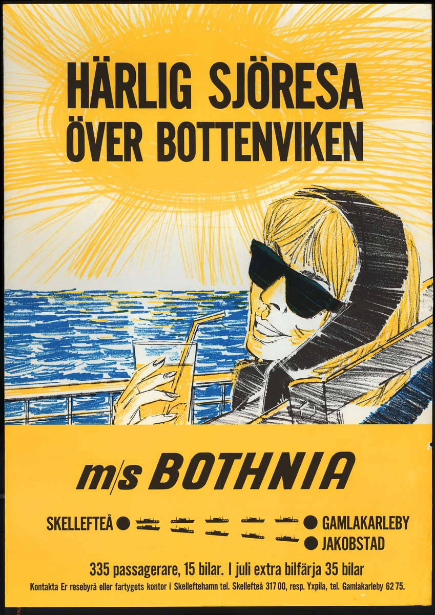 Kvinna i solglasögon och sjalett som håller ett glas med sugrör i handen. Man ser havet och del av relingen. I övrigt är affischen i gult och svart.
