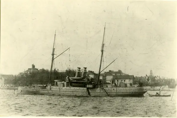 1 klass kanonbåten URD på Stockholms ström.