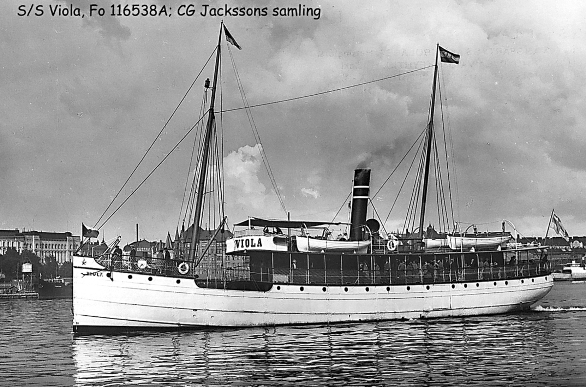 Kustångaren VIOLA i Helsingfors hamn.