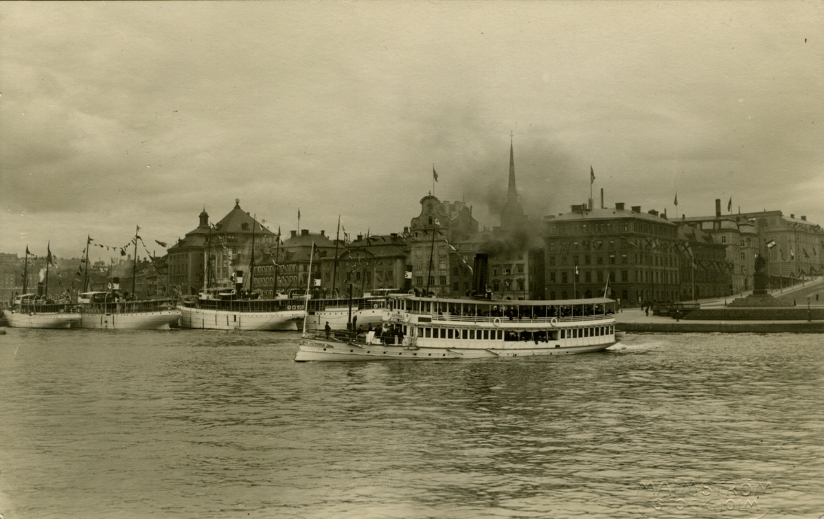 S/S VICTORIA på Stockholms ström.