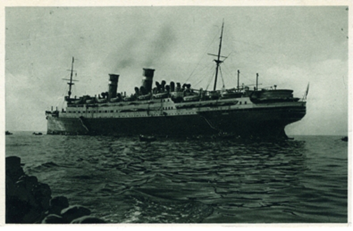 Italienska oceanångaren S/S CONTE BIANCAMANO vid Madeira. Vykort.