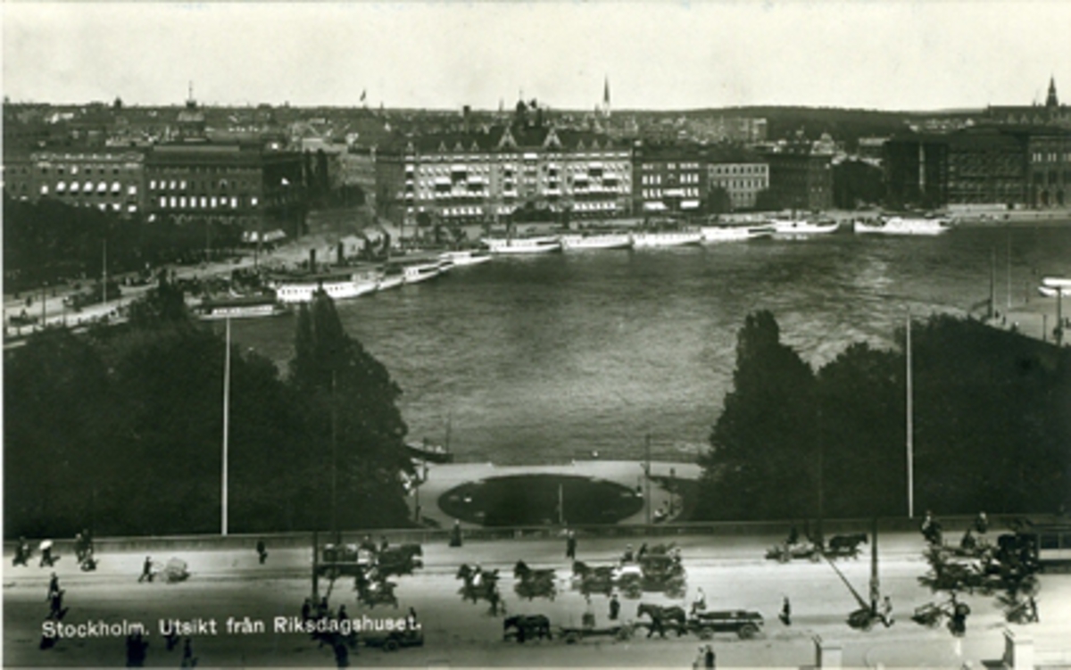 Stockholm. Utsikt från Riksdagshuset mot Södra Blasieholmshamnen. Vykort.