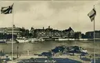 Stockholm, utsikt från Strömparterren mot Södra Blasieholmshamnen och Grand Hotel. Vykort.