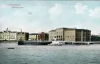 Stockholm. Vy över Strömmen med fartyg vid Södra Blasieholmskajen. Kolorerat vykort, färglitografi.