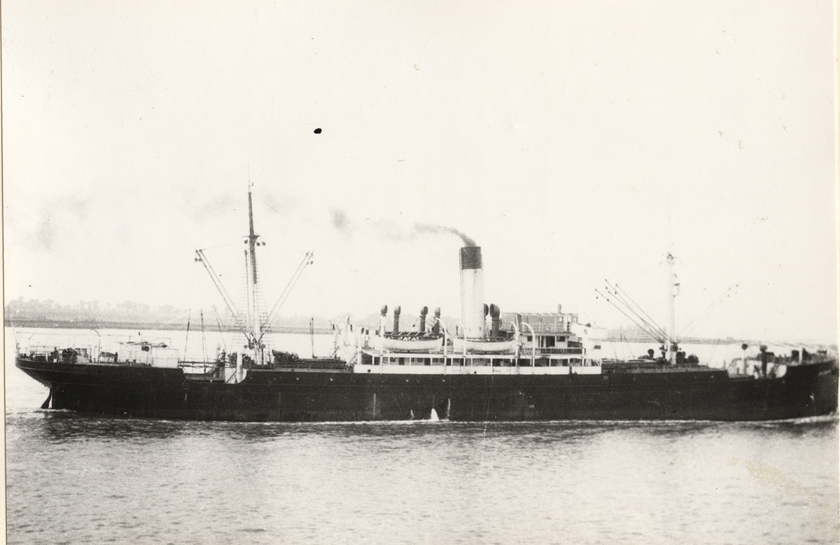 Lastångfartyget JOAZEIRO på Themsen den 26.5.1928.