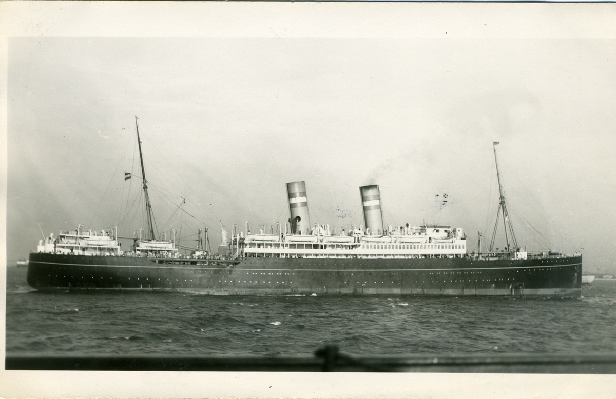 Veendam  arriving in N.Y. mars 1947