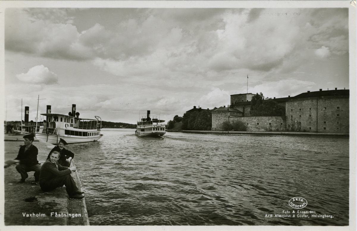 Vaxholm, Fästningen
Foto & Ensamrätt A/B Almquist & Cöster, Helsingborg
Anna Strömbergs Bokhandel, Vaaxholm.