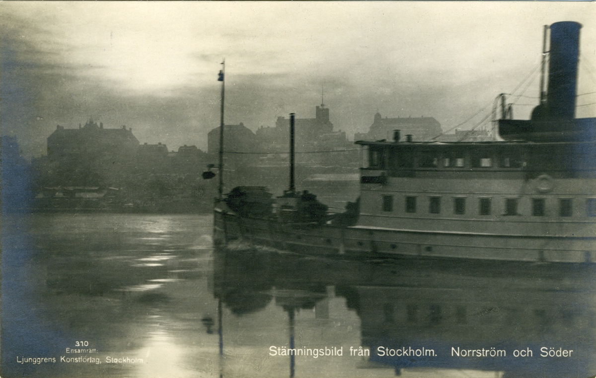 Stämningsbild från Stockholm. Norrström och Söder. Vykort.