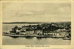 Utsikt öfver Vaxholm från fortet
Förlag: Victor Zetterlund, 