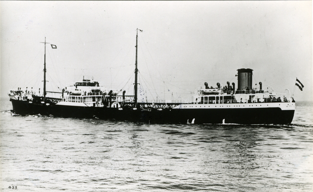 Copyright and Published by Real Photographs Co. [Tveksamt, det ser ut som ett refoto.]