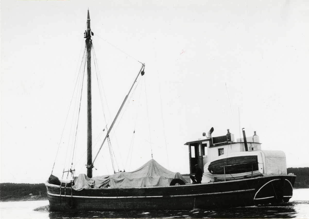 M/S Anna IV (b.1876). Rederi: Arthur Jakobsen.