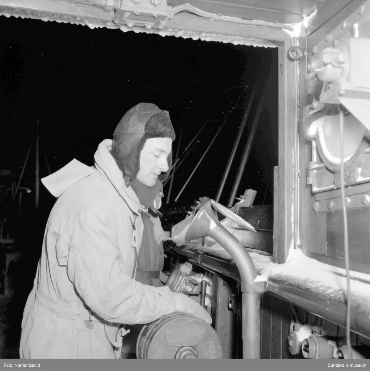 Isbrytaren Atle med flera i Sundsvalls hamn.