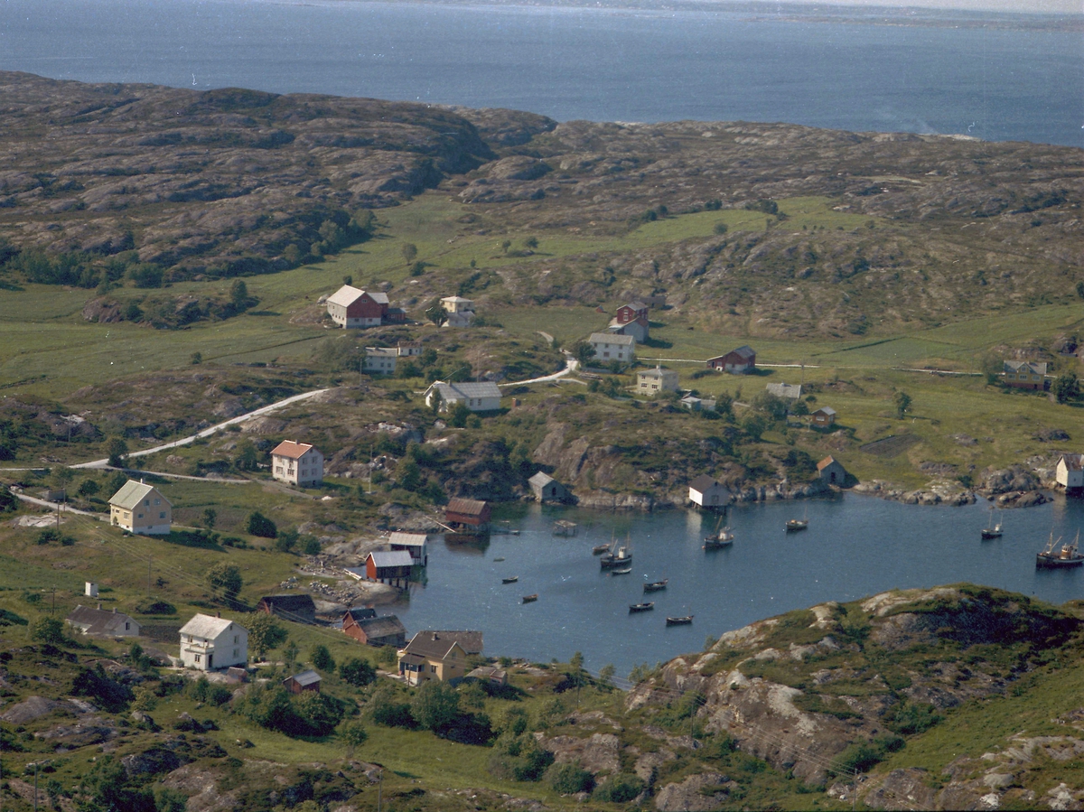 Eiendommer ved Notvollbukta.  Engvik, Grindfaret og Myra.