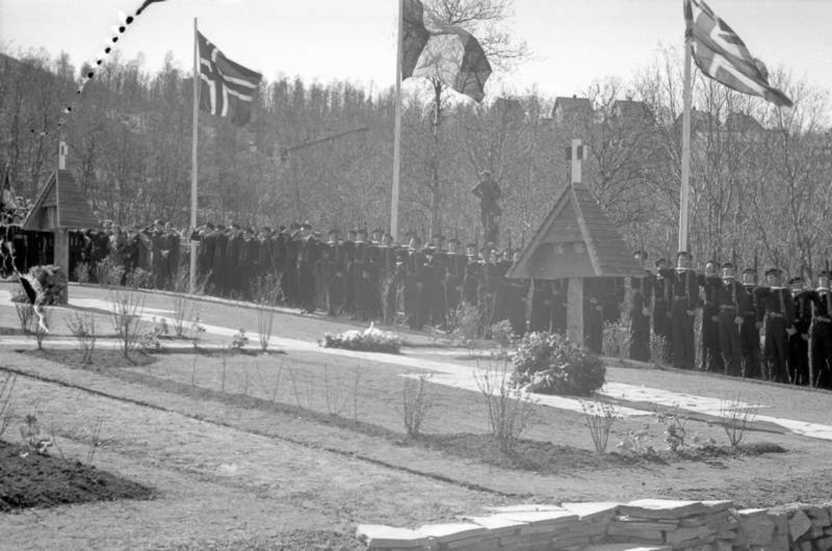 Krigskirkegården, militær honnør