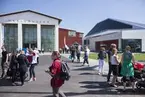 Invigning av ubåtshallen. Folk framför Marinmuseum.