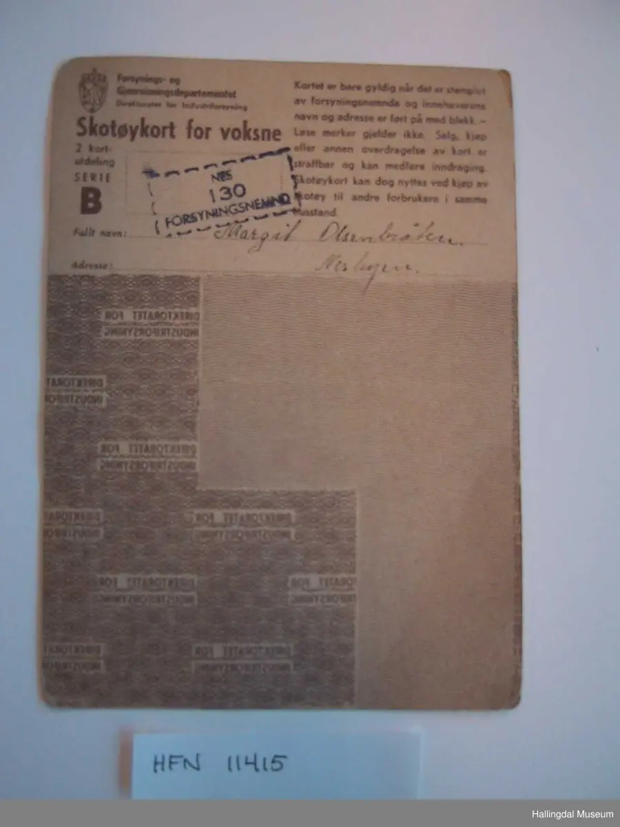 Fire resjoneringskart for tekstilvarer, skotøy og bekledning.

Bekledningskortet merket med/ håndskrevet: Nikkers til Hans Nr. 52