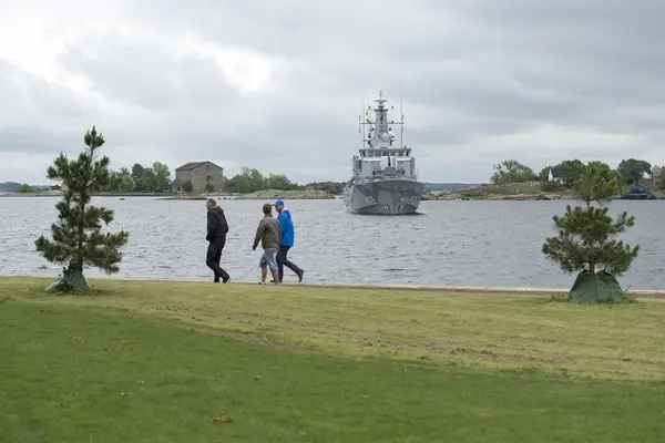 Den för specialinbjudna invigningsdagen av ubåtshallen tillh