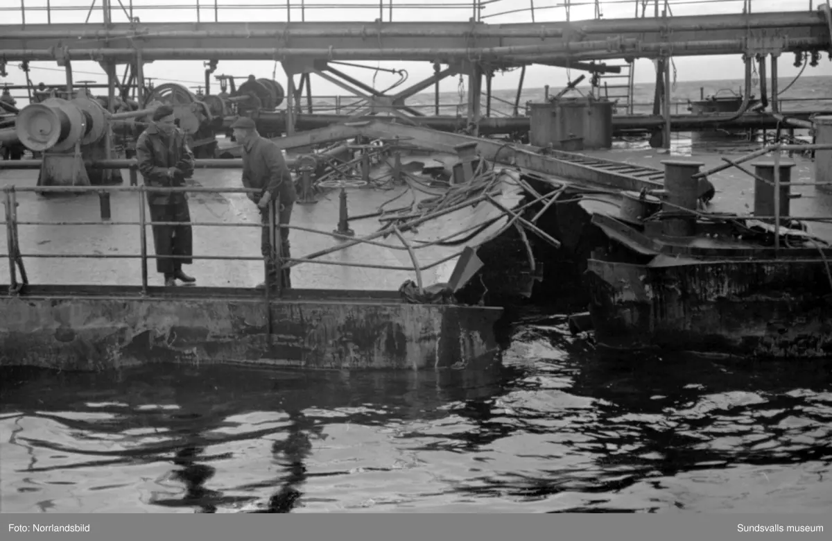 Norska oljetankern Gogstad som strandade vid Bremö kalv den 1 december 1964.