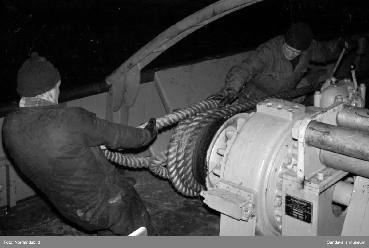 Norska oljetankern Gogstad som strandade vid Bremö kalv den 1 december 1964.