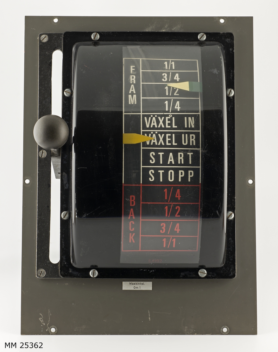 Maskintelegrafens översta del består av en visare med en spak. Om man drar i spaken flyttas en pil mellan de olika lägena för att visa vad som är valt. Vita bokstäver/siffror för framåt och neutrala lägaren, röda bokstäver/siffror för back. Följande lägen finns att välja mellan:

Back 1/1 3/4 1/2 1/4 
Stopp
Start
Växel ur
Väaxel in
Fram 1/4 1/2 3/4 1/1

Visaren är monterad på en stålkub.