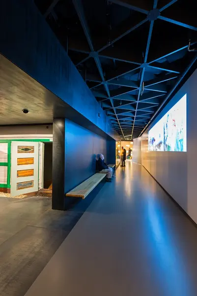 Ruffen og videopresentasjon om sjøfolk i dag. - Utstillingen